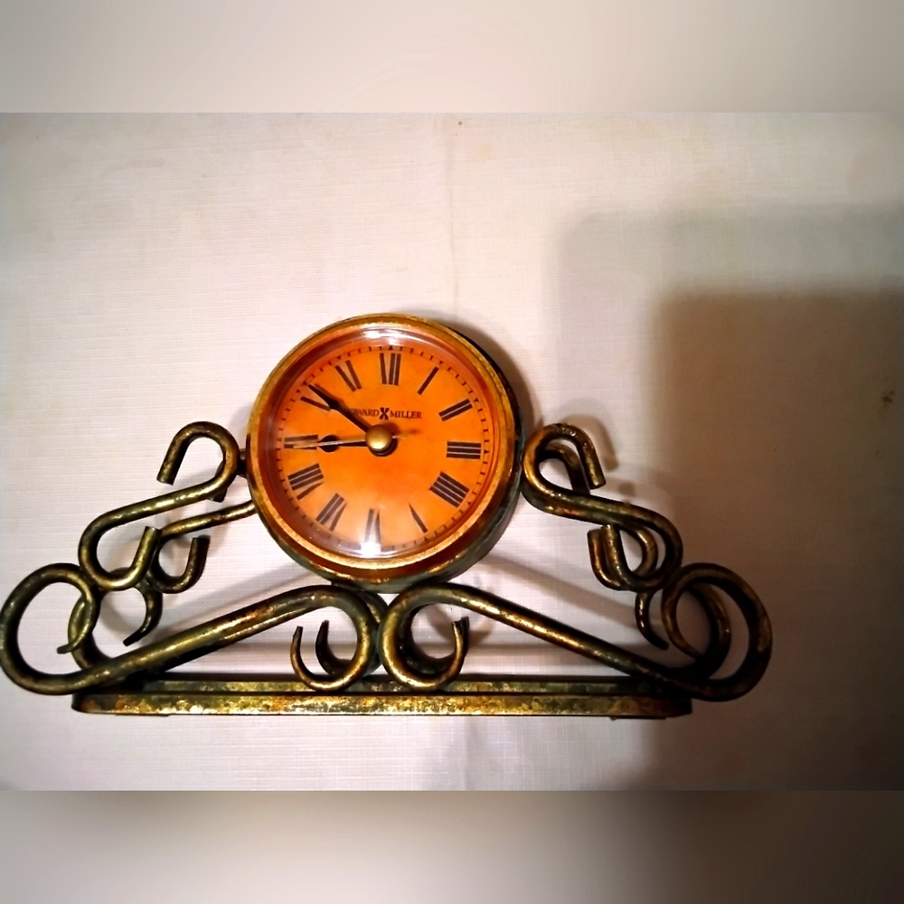 1930s Rustic Howard Miller Small Table clock ( refurbished )